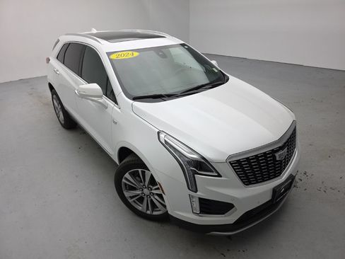 Used 2024 Cadillac XT5 Premium Luxury AWD/4WD image 2