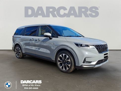 Used 2024 Kia Carnival EX image 1