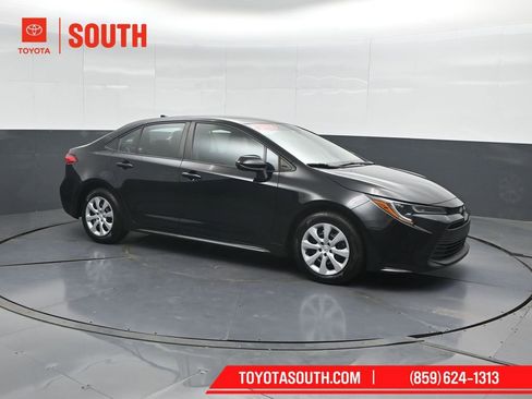 Used 2023 Toyota Corolla LE FWD image 4