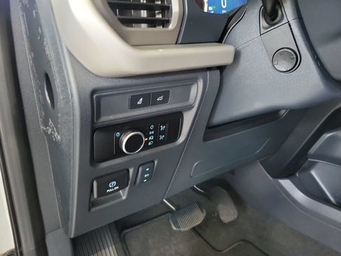 Used 2024 Ford Expedition XLT RWD image 17
