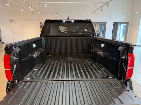 Used 2025 Toyota Tacoma TRD Off-Road image 31