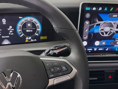 New 2025 Volkswagen Tiguan SE R-Line image 18