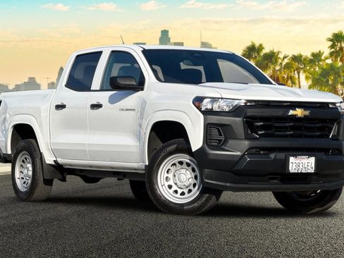 Used 2025 Chevrolet Colorado W/T w/ Advanced Trailering Package RWD image 2
