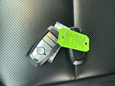 Used 2022 Ford Escape Titanium image 29