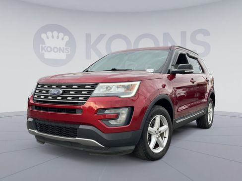 Used 2017 Ford Explorer XLT w/ Equipment Group 202A image 12