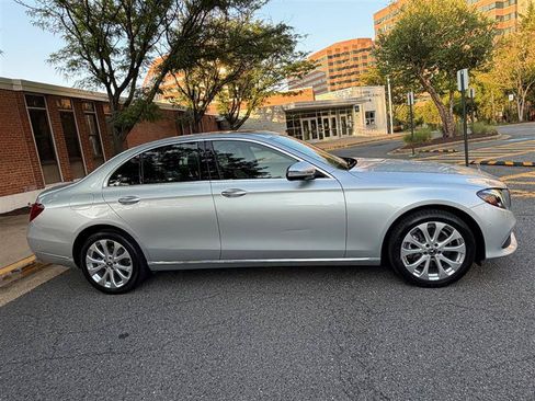 Used 2019 Mercedes-Benz E 300 4MATIC image 7