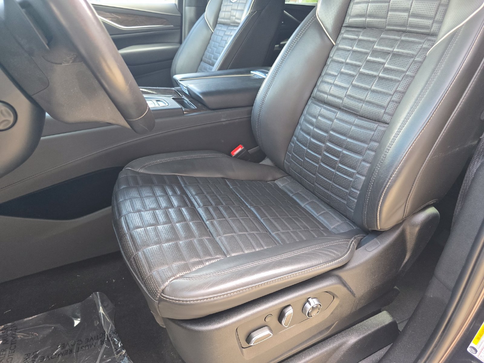 Used 2023 Cadillac Escalade ESV Premium Luxury Platinum w/ LPO, Floor Liner Package AWD/4WD image 29