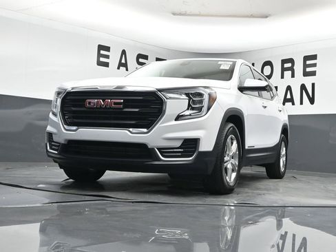 Used 2024 GMC Terrain SLE image 22