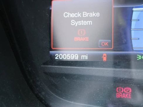 Used 2014 Ford Explorer XLT w/ Equipment Group 202A image 9