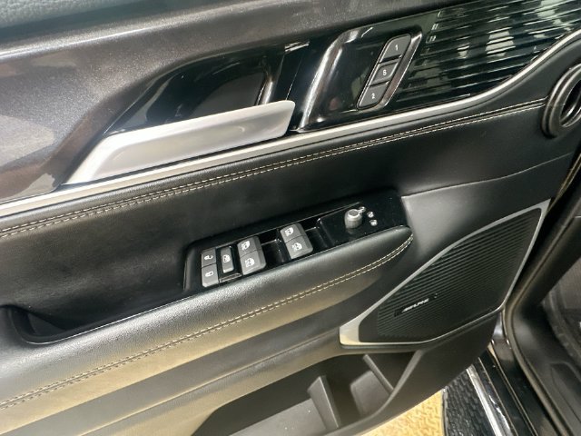 Used 2024 Jeep Wagoneer 4WD w/ Premium Group I image 17