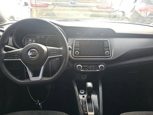 Used 2020 Nissan Kicks SV image 6