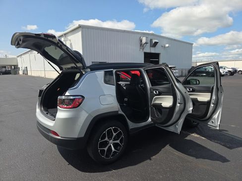 Used 2024 Jeep Compass Limited w/ Sun and Sound Group AWD/4WD image 15