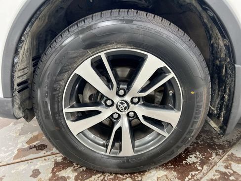Used 2017 Toyota RAV4 XLE AWD/4WD image 27