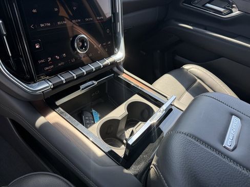Used 2025 GMC Yukon XL Denali AWD/4WD image 47