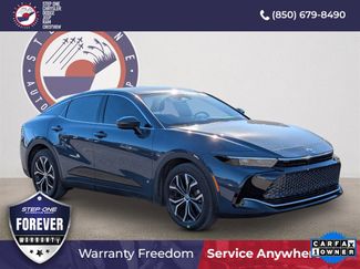 Used 2025 Toyota Crown XLE video 2