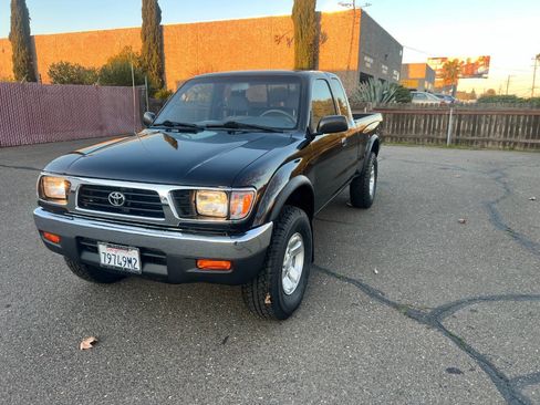 Used 1996 Toyota Tacoma V6 2dr 4WD Extended Cab SB image 3