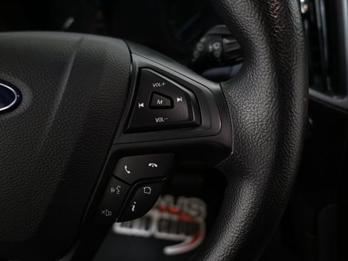 Used 2019 Ford Edge SE image 24