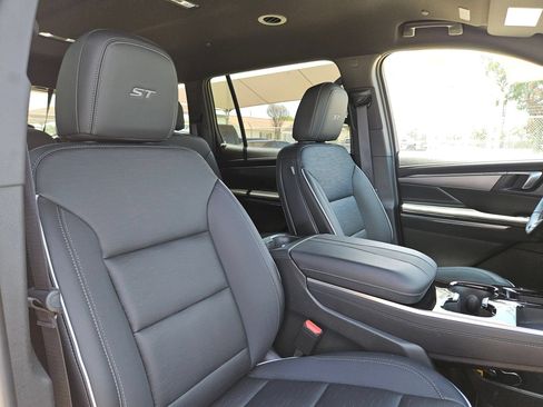 Certified 2026 Buick Enclave Sport Touring FWD image 30