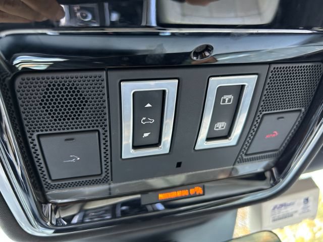 Used 2018 Land Rover Range Rover Sport HSE AWD/4WD image 25