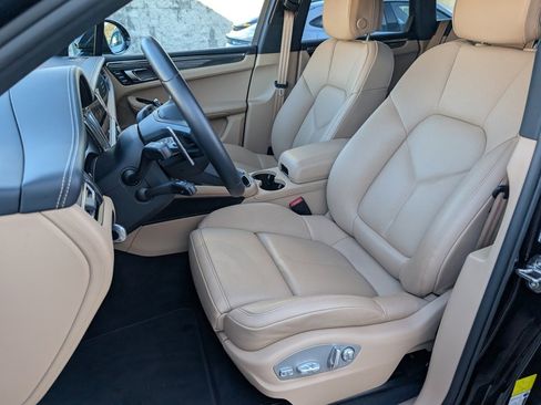 Certified 2025 Porsche Macan S image 5