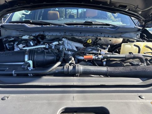 Used 2024 Ford F250 Platinum image 15