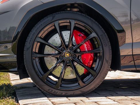 Used 2023 Lamborghini Urus S AWD/4WD image 15