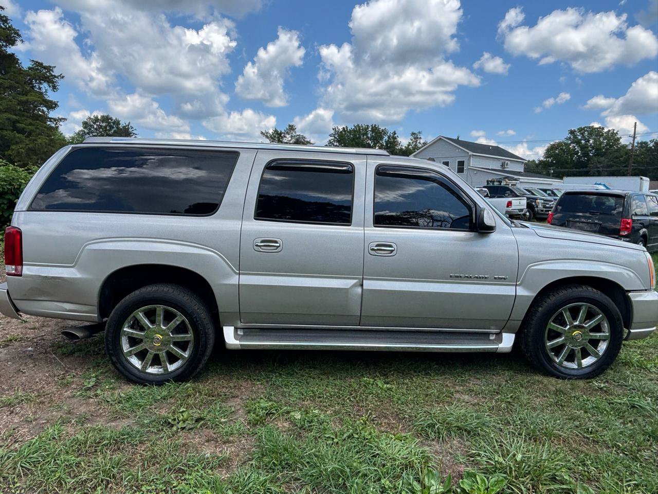 Used 2004 Cadillac Escalade ESV AWD image 4