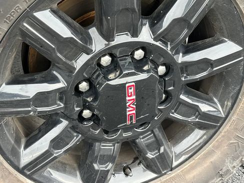 Used 2024 GMC Sierra 2500 AT4 w/ Technology Package AWD/4WD image 25