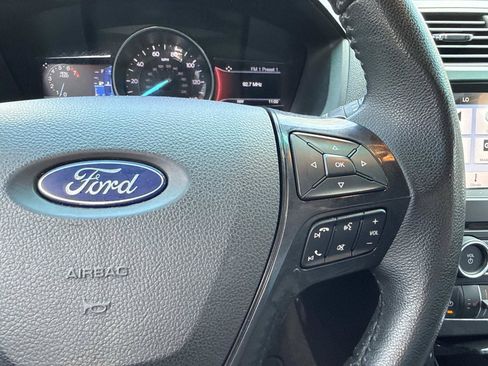 Used 2017 Ford Explorer XLT w/ Equipment Group 202A FWD image 17