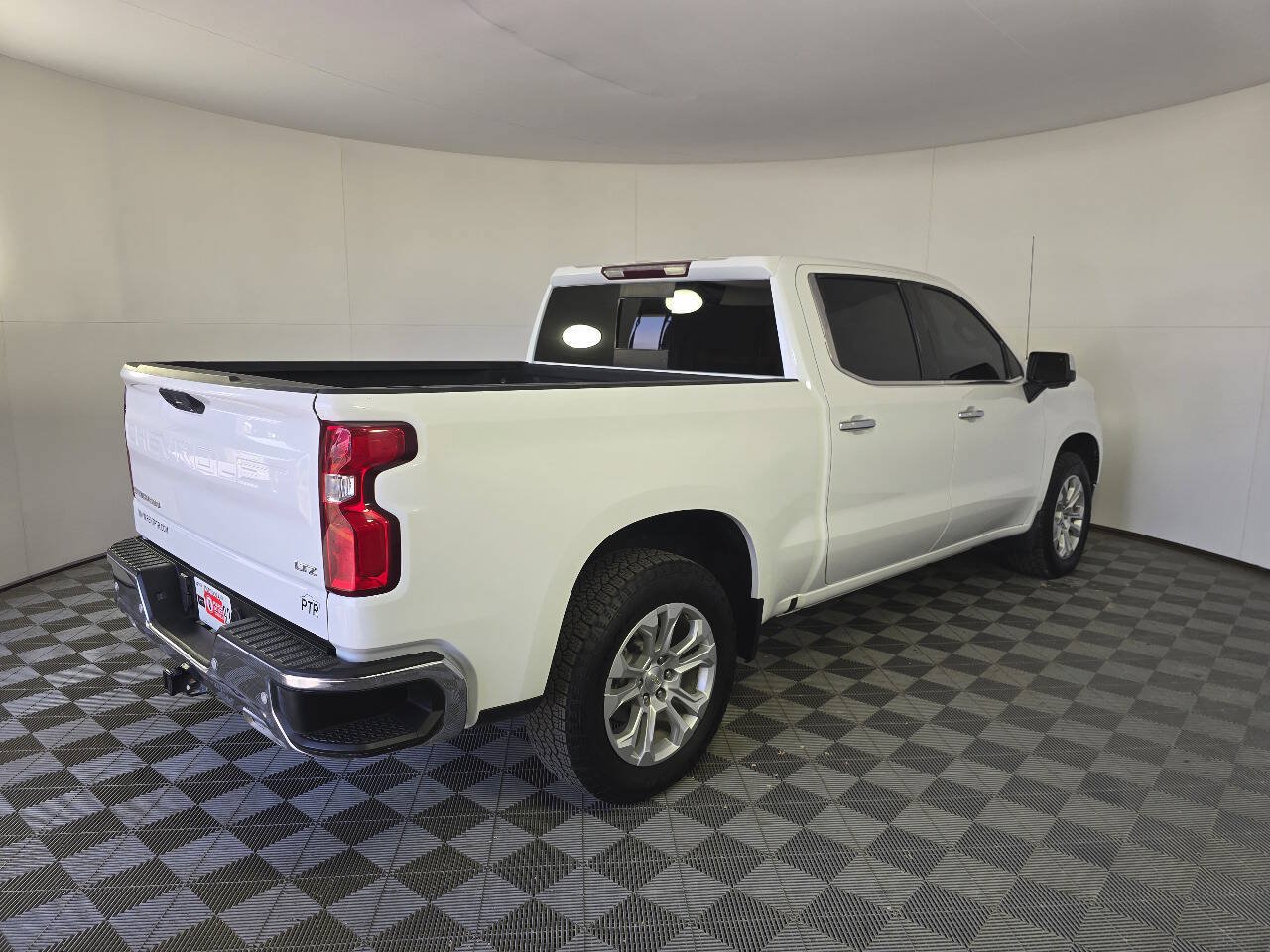 Used 2023 Chevrolet Silverado 1500 LTZ w/ LTZ Convenience Package II AWD/4WD image 10