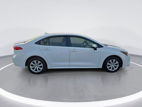 Used 2021 Toyota Corolla LE image 2