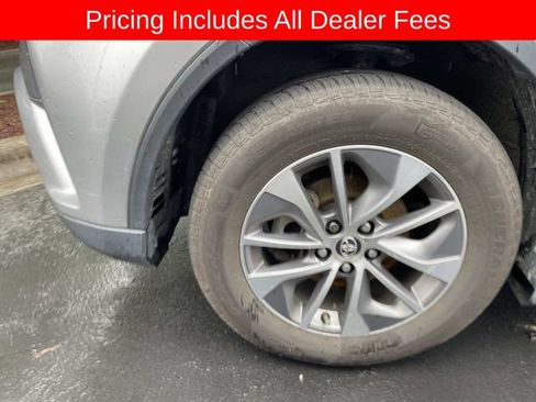 Used 2017 Toyota RAV4 XLE AWD/4WD image 2