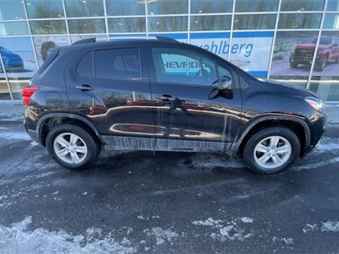 Certified 2022 Chevrolet Trax LT w/ LT Convenience Package image 9