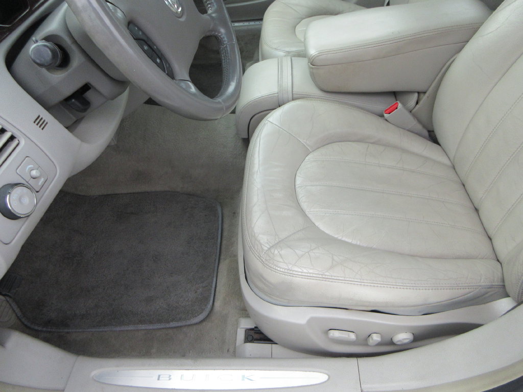Used 2011 Buick Lucerne CXL w/ Driver Confidence Package FWD image 20