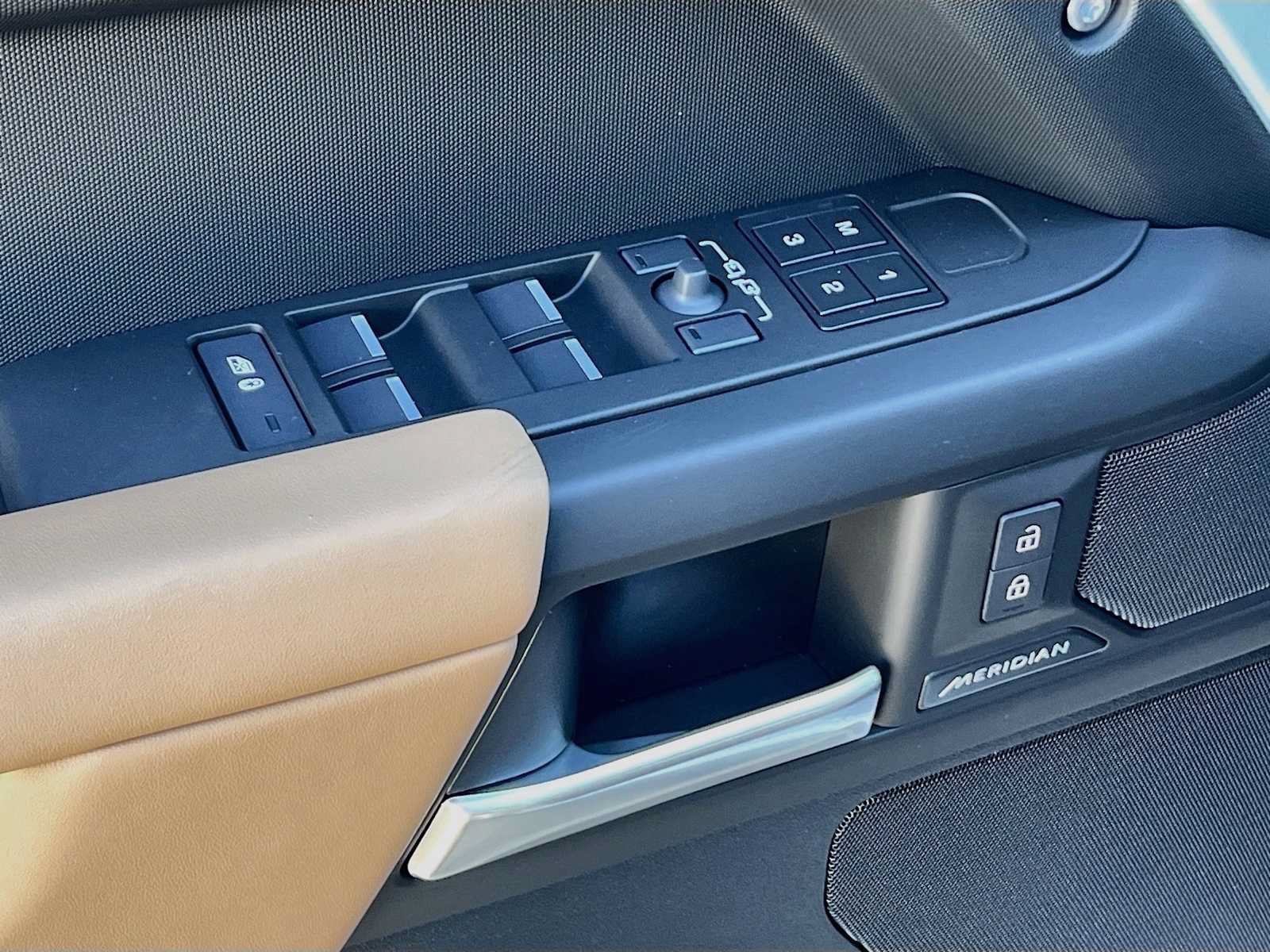 New 2026 Land Rover Defender 110 S AWD/4WD image 13