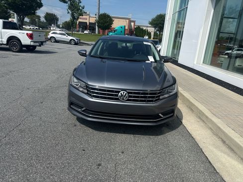 Used 2019 Volkswagen Passat 2.0T Wolfsburg FWD image 3