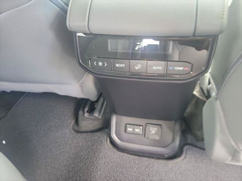 Certified 2026 Toyota Highlander Limited AWD/4WD image 35