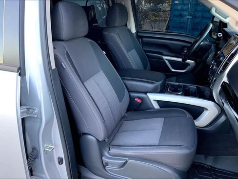 Used 2020 Nissan Titan SV w/ SV Convenience Package image 8