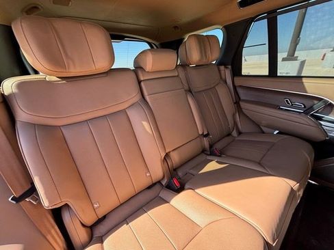 Used 2025 Land Rover Range Rover Autobiography AWD/4WD image 17