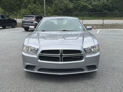 Used 2013 Dodge Charger SE w/ Connectivity Group RWD image 2
