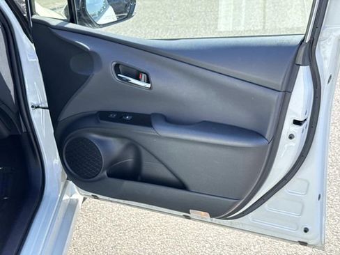 Used 2018 Toyota Prius Four Touring w/ Premium Convenience Package image 8