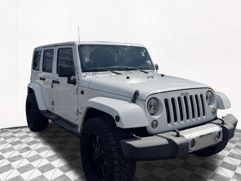 Used 2013 Jeep Wrangler Unlimited Sahara w/ Connectivity Group AWD/4WD image 4