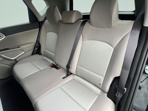 Certified 2025 Kia Soul LX w/ LX Technology Package FWD image 10
