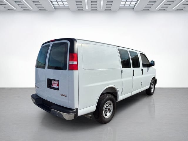 Used 2025 GMC Savana 2500 w/ Driver Convenience Package RWD image 4