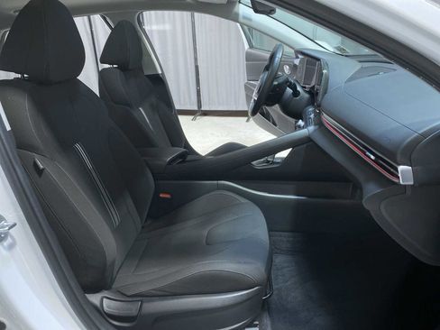 Used 2024 Hyundai Elantra SEL w/ Convenience Package image 14