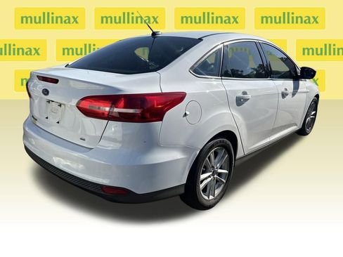 Used 2017 Ford Focus SE image 2