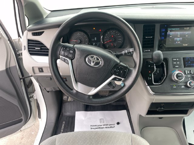 Used 2017 Toyota Sienna LE AWD/4WD image 23