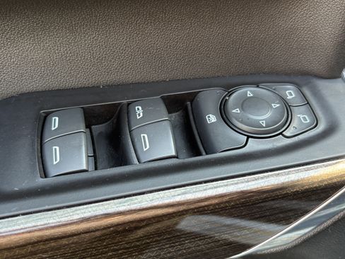 Used 2022 Chevrolet Silverado 1500 LT Trail Boss w/ LPO, Dark Essentials Package AWD/4WD image 16