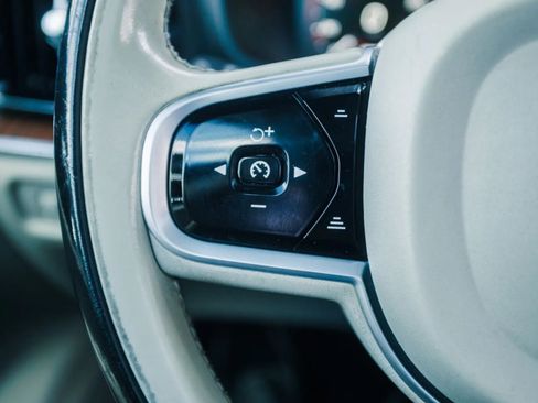 Used 2020 Volvo S60 T6 Momentum image 30