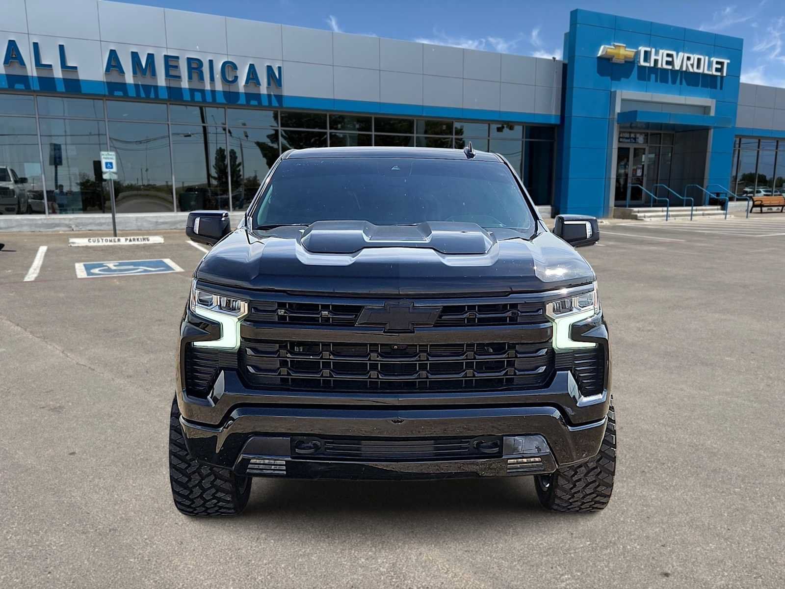 Used 2022 Chevrolet Silverado 1500 LT Trail Boss w/ LT Trail Boss Premium Package AWD/4WD image 3